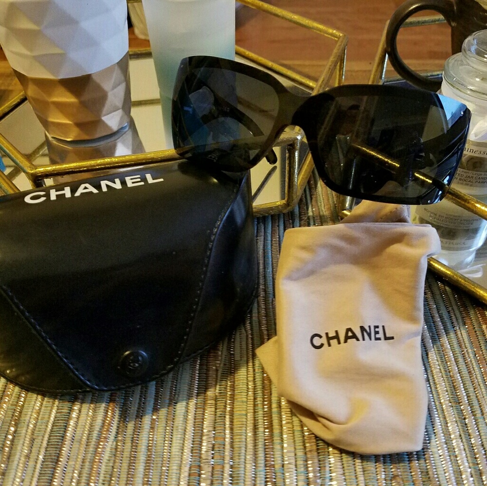 Authentic CHANEL sunglasses black 6012 EUC